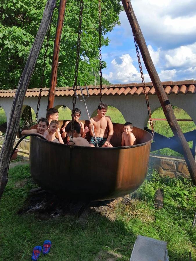 Family Hotel Virgin Ribarica Εξωτερικό φωτογραφία